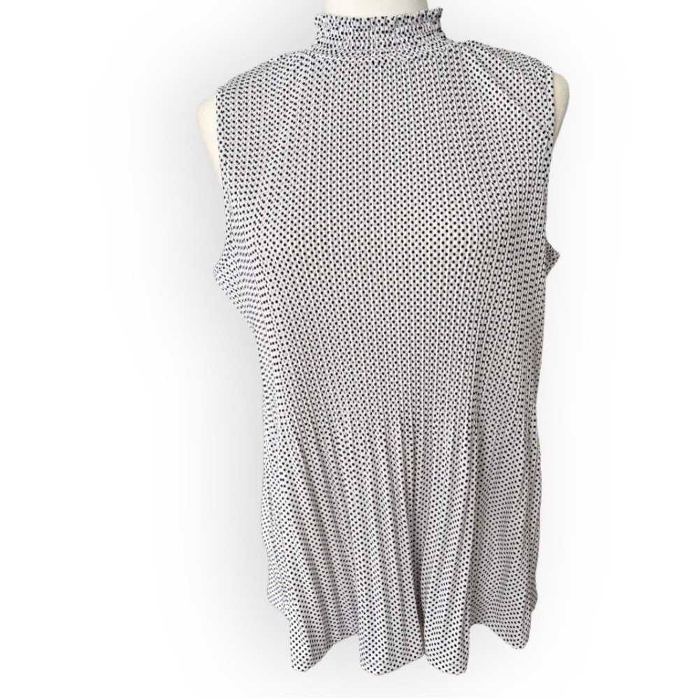 Adrianna Papell Black and White Sleeveless Accordion Pleat Top Size M